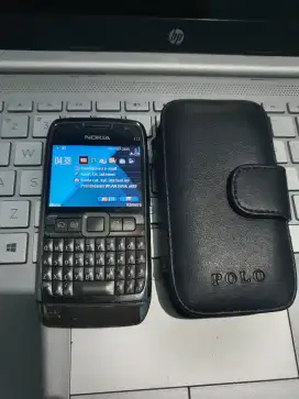 Nokia E71 abu-abu