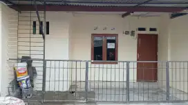 Rumah dikontrakan Meruya Utara pinggir jalan