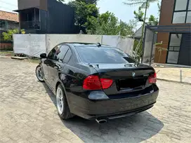 BMW 320i E90 LCi Non iDrive 2010 Bensin Warna Hitam Mulus