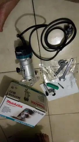 Mesin Trimmer M3701B Makita masih baru