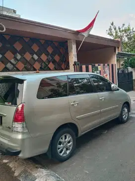KIJANG INNOVA G M/T - 2010 - MULUS PEMAKAIAN SENDIRI - PLAT DEPOK