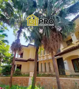 Di jual rumah mewah dan megah di Raffles hills