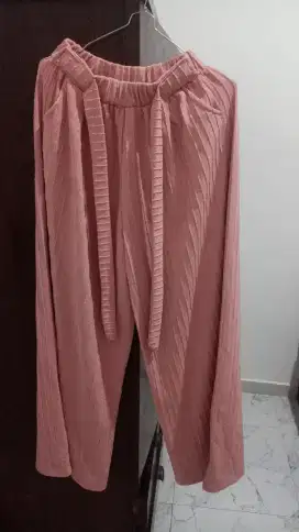 Celana panjang pink