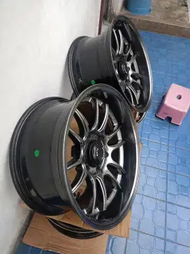 Jual velg R 18  kondisi 95 % mulus Tanpa cacat