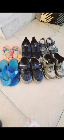 Sepatu branded anak