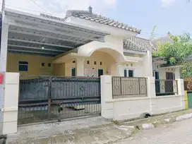 Rumah Bagus Dekat Kantor DPRD Jajar Solo