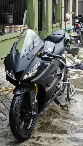 R15 2021 Matte Black