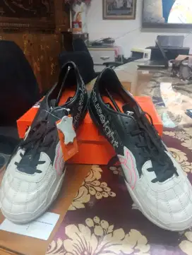 Sepatu Futsal Ortuseight