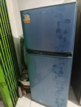 Kulkas 2pintu merek sharp