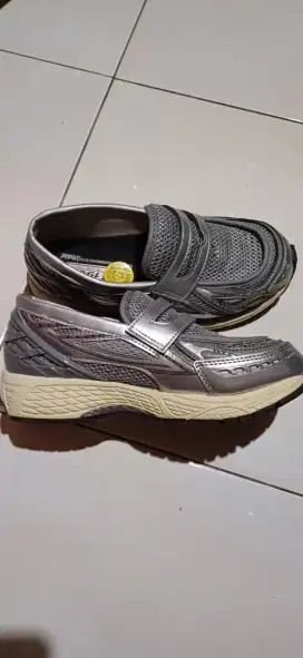 Sepatu newbalance loafer 1906L sz 38 preloved