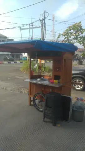 Jual gerobak bekas mie ayam ,baru pake 6 bulan