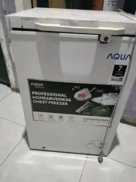 Freezer Merek AQUA kapasitas 100 liter