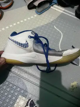 Kyrie Fly trap 3