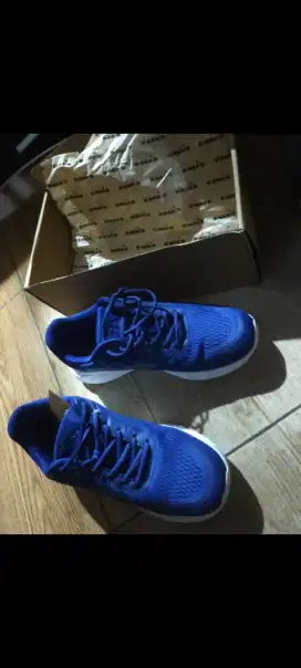 Sepatu diadora size 42