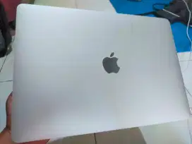 Dijual macbook Air retina 2020 Intel i3 ram 8GB DDR4 SSD 256GB CC34