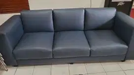 Sofa warna biru Navi
