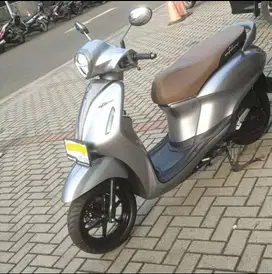 YAMAHA GRAND FILANO HYBRID‑CONNECTED 2023