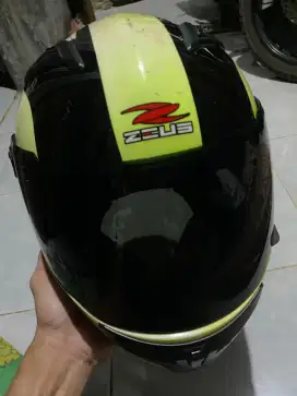 Helm Zeus ZS-813