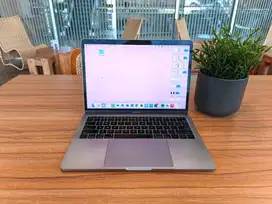 Macbook Pro 2017 13.3 Intel Core i5 - 8GB RAM - 128GB SSD