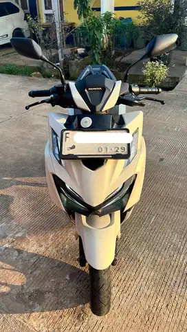 VARIO 160 ABS PUTIH 2024