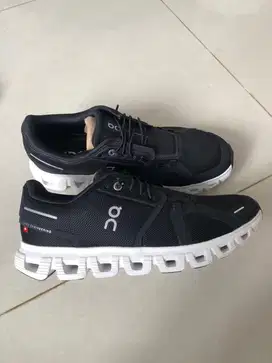 Sepatu On Cloud 6 Size 42.5 ori 1000%