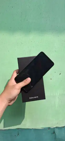 Samsung s24fe 8/256Gb garansi on april 2026