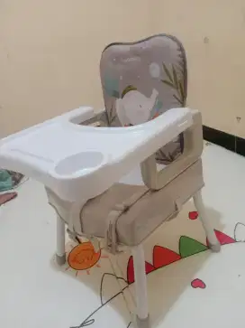 Kursi makan anak