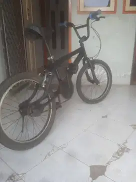 Sepeda BMX ring 20 batangan kokoh merk Uneted 300rb ya