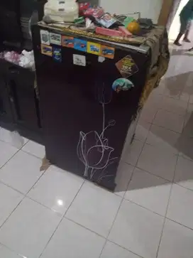 Dijual kulkas 1 pintu merek Polytron