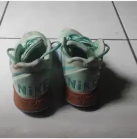 Sepatu Basket Nike