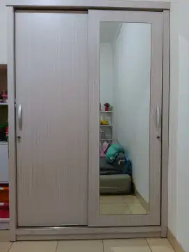 Lemari Pakaian Informa