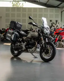Moto Guzzi V85 Travel Grigio Grigna 2022