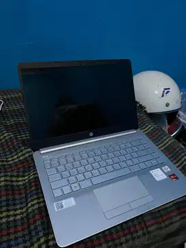 Laptop HP 14 (4GB/512GB)