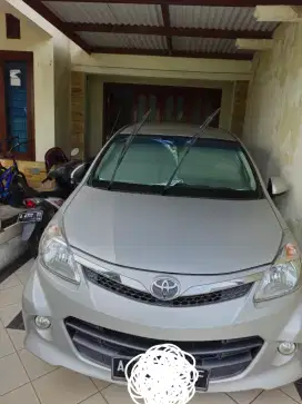 Mobil Toyota Avanza Veloz 1,5 A/T Bekas 2014 Silver matic