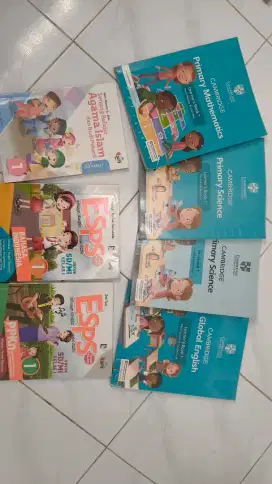 Buku cambridge dan erlangga kelas 1