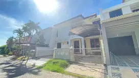 RUMAH LEBAR 12 DI PERUMAHAN ELIT DHARMAHUSADA REGENCY CARPORT 3 MOBIL