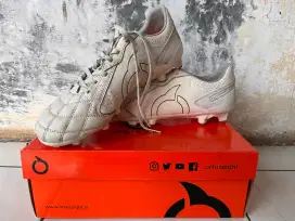 sepatu bola ortusseight el tiburon v3