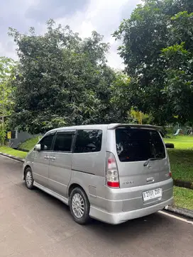DIJUAL CEPAT MOBIL SERENA AUTECH AT TAHUN 2010 SURAT LENGKAP PJK HIDUP