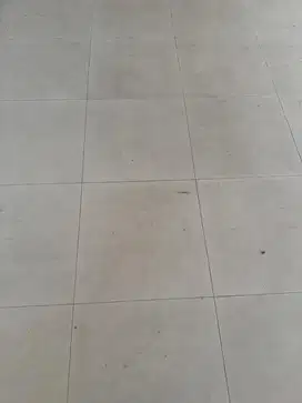Keramik bekas ukuran 60 cm x 60 cm