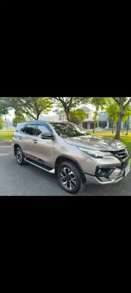 Toyota fortuner (coklat)