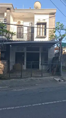 Rukan (Rumah dan Kantor) tengah kota