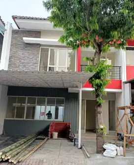 Hadap Utara Barat Rumah Golf Lake Residences Ukuran 8x20