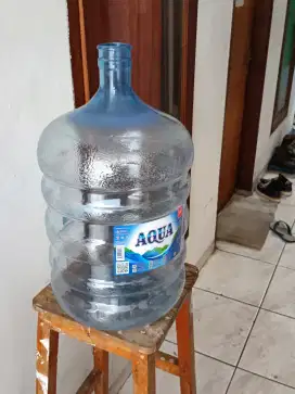 Dijual galon Aqua asli.