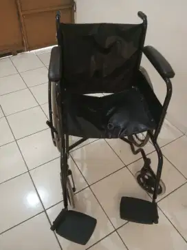 Kursi Roda Hitam