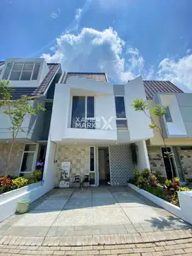 Rumah Baru Minimalis 2 Lantai di Tengah Kota Malang