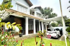 Rumah Cantik Dalam Compund Eksklusif, Asri dan Teduh