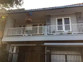 Dijual Rumah Luas 294m², Lokasi Strategis di Pinggir Jalan