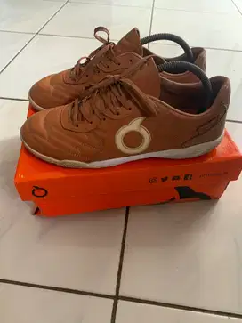 Sapatu futsal Ortuseight