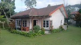 Dijual 3 unit villa dalam satu kawasan dengan desain klasik