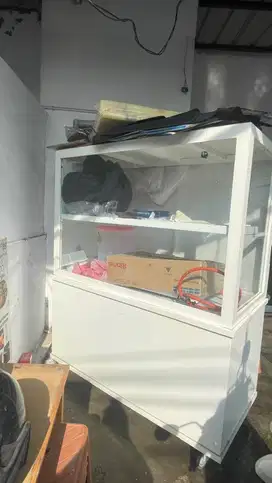 Lemari etalase untuk jualan